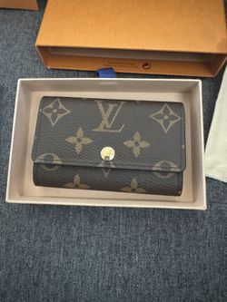 Louis Vuitton 6 keys holder