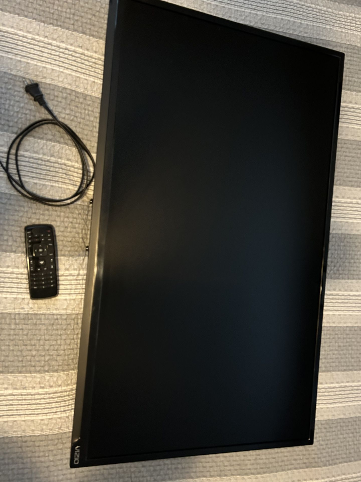Vizio 39 Inch TV for Sale in Montclair, CA - OfferUp