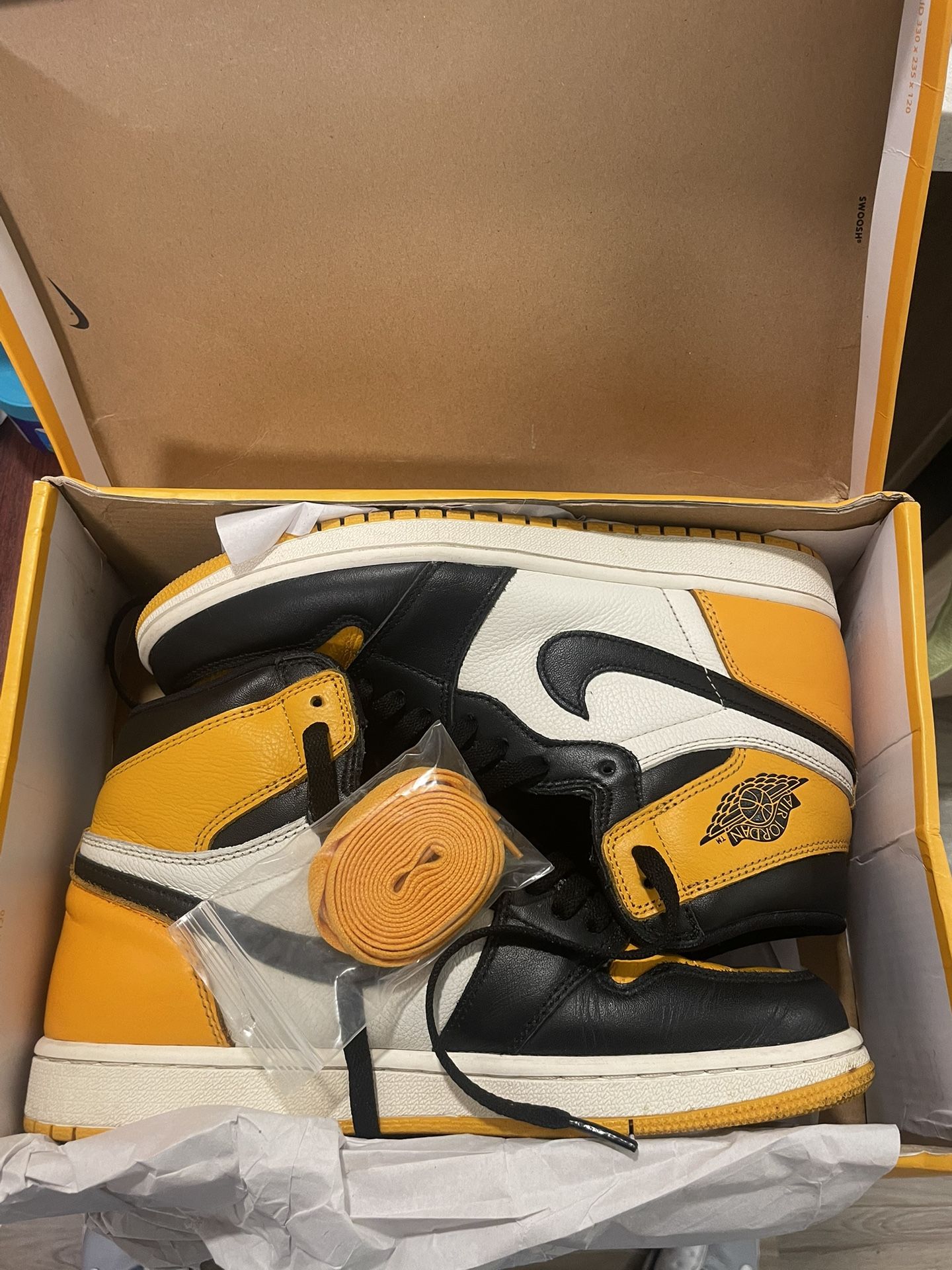 Awesome NIKE AIR JORDANS 1 TAXI size 9.5 Men's