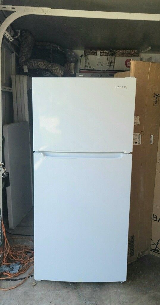 FRIGIDAIRE REFRIGERATOR TOP FREEZER