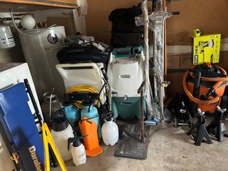 Carpet cleaning machine and parts