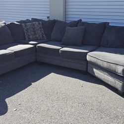 3 pieces Sectional (DELIVER OPTION)