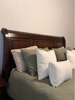 King Bedroom Set – Solid Wood Sleigh Bed + Matching Nightstand