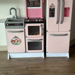 Play kitchen 