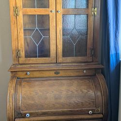 Wooden Desk w/ Hutch (Must Pick Up)