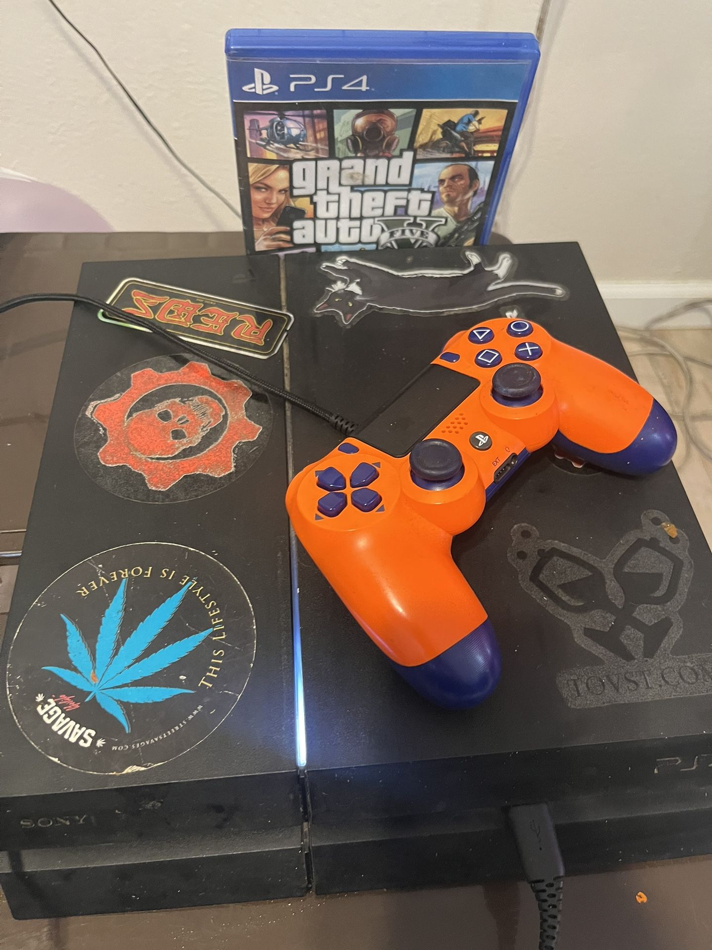 PS4 W Controller And GTA5