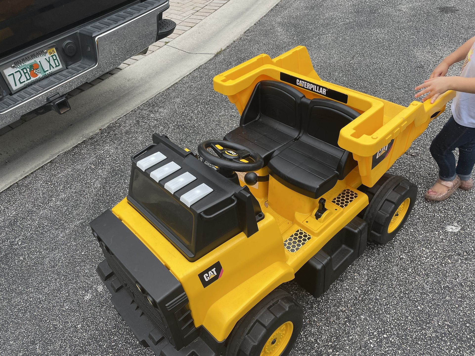 Caterpillar 12v Power Wheels Kids Vehicle Ride-on Mining Truck near MINT