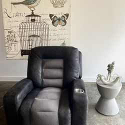 Comfortable Recliner chair in excellent condition! Retail at $1000
