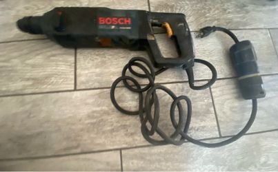 Bosch Bulldog 11224VSR is a 7/8-inch SDS-plus rotary hammer drill featuring a 6.9-amp motor, 0–1,100 RPM,