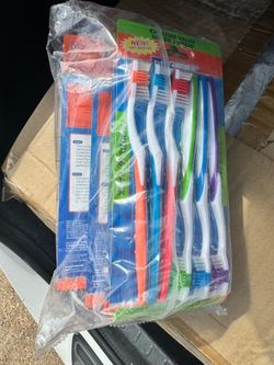 Dr Fresh Toothbrush 6- pack