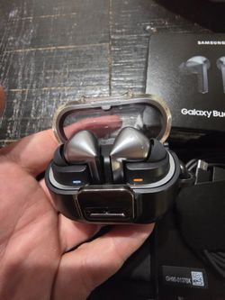 Samsung buds pro 4 with case
