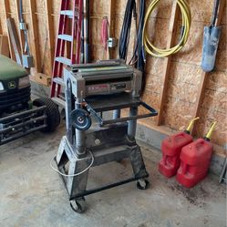 Makita-2040-Thickness-Planer