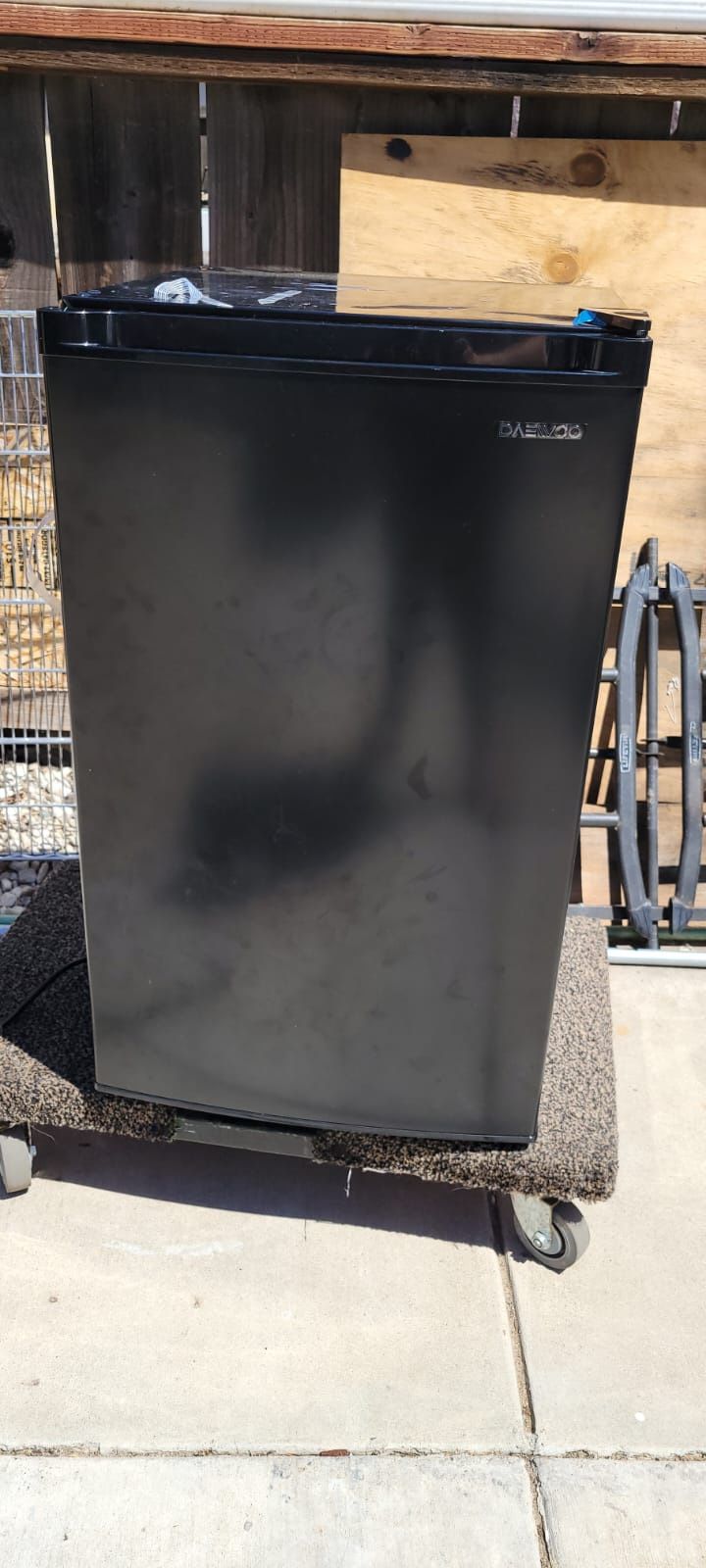 Small refrigerator in good condition 