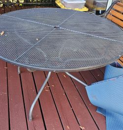 Round Black Metal Outdoor Patio Table – 47.5"