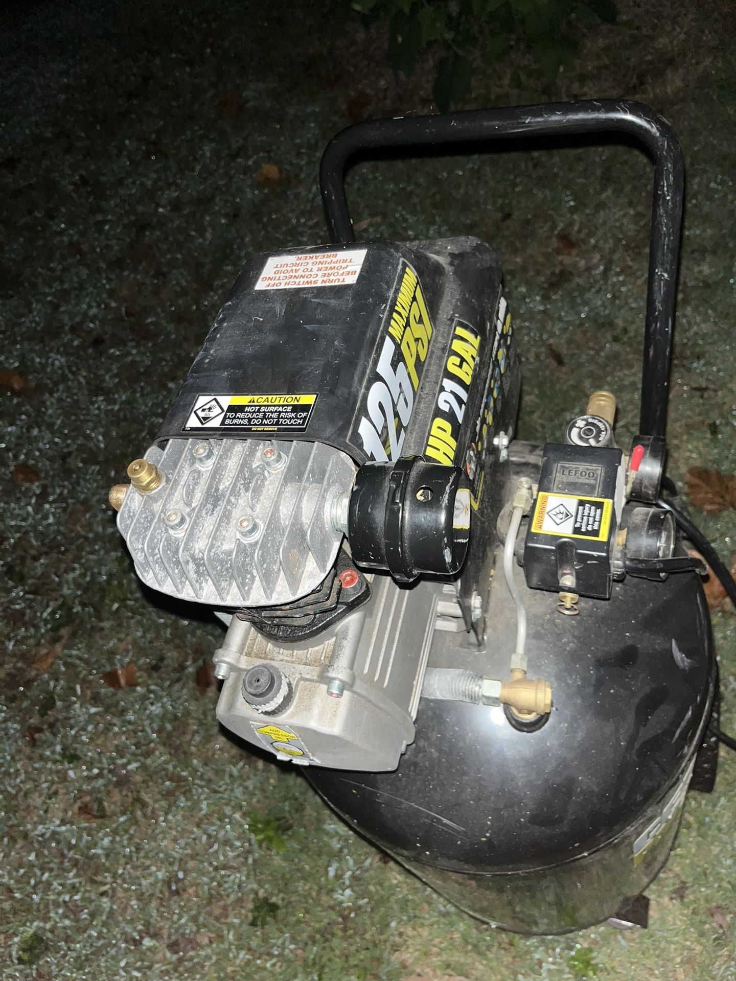 Central Pneumatic 125psi 2.5 21 Gallon Air Compressor