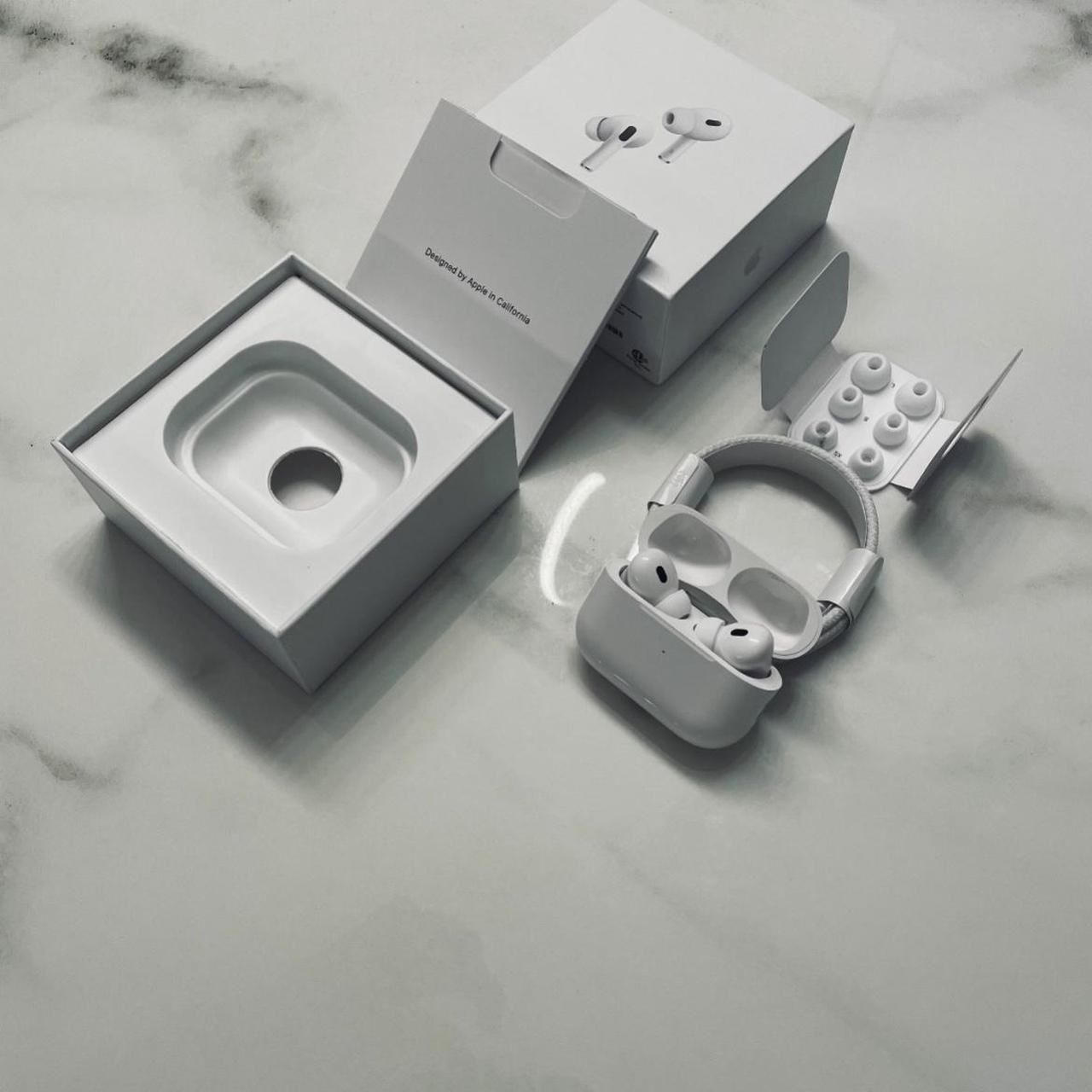 Apple AirPods Pro 2nd Generation with MagSafe Wireless Charging Case (USB‑C)