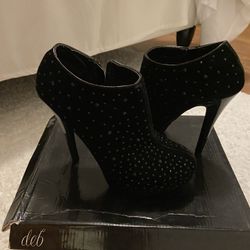 Black 8 1/2 High Heels (barely Used) 