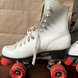 Women’s Size 7 Roller Skates
