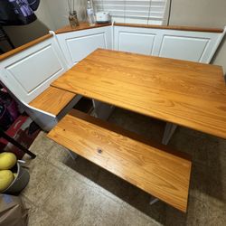 Kitchen nook table with bench
