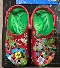 Disney Classic Christmas Clog 2023. Men’s Size 5 & Women’s Size 7.
