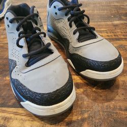 Shoes size 6.5Y Jordan's 