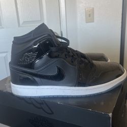 Air Jordan 1 Mid SE Black 