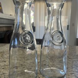 two 1 liter carafes