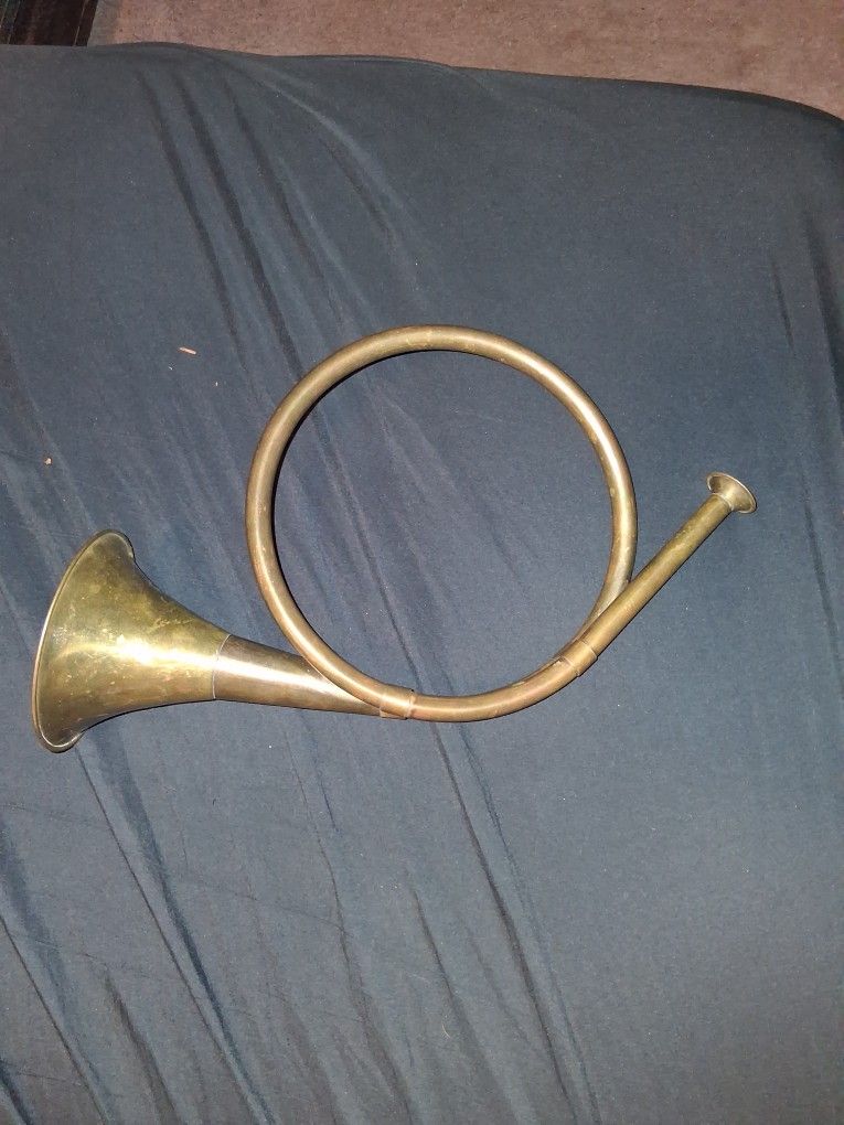 Round Brass hunting horn