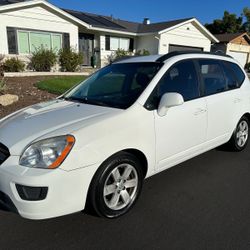 2008 KIA Rondo