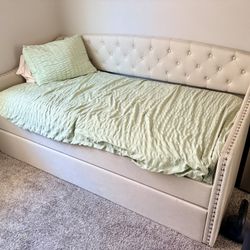 Day Bed With Trundle 