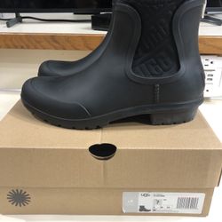 Ugg W Chevonne Short Boots Size: 7