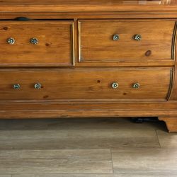Wood dresser