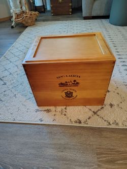 Beautiful Santa Alicia Vineyards Wooden Wine Box