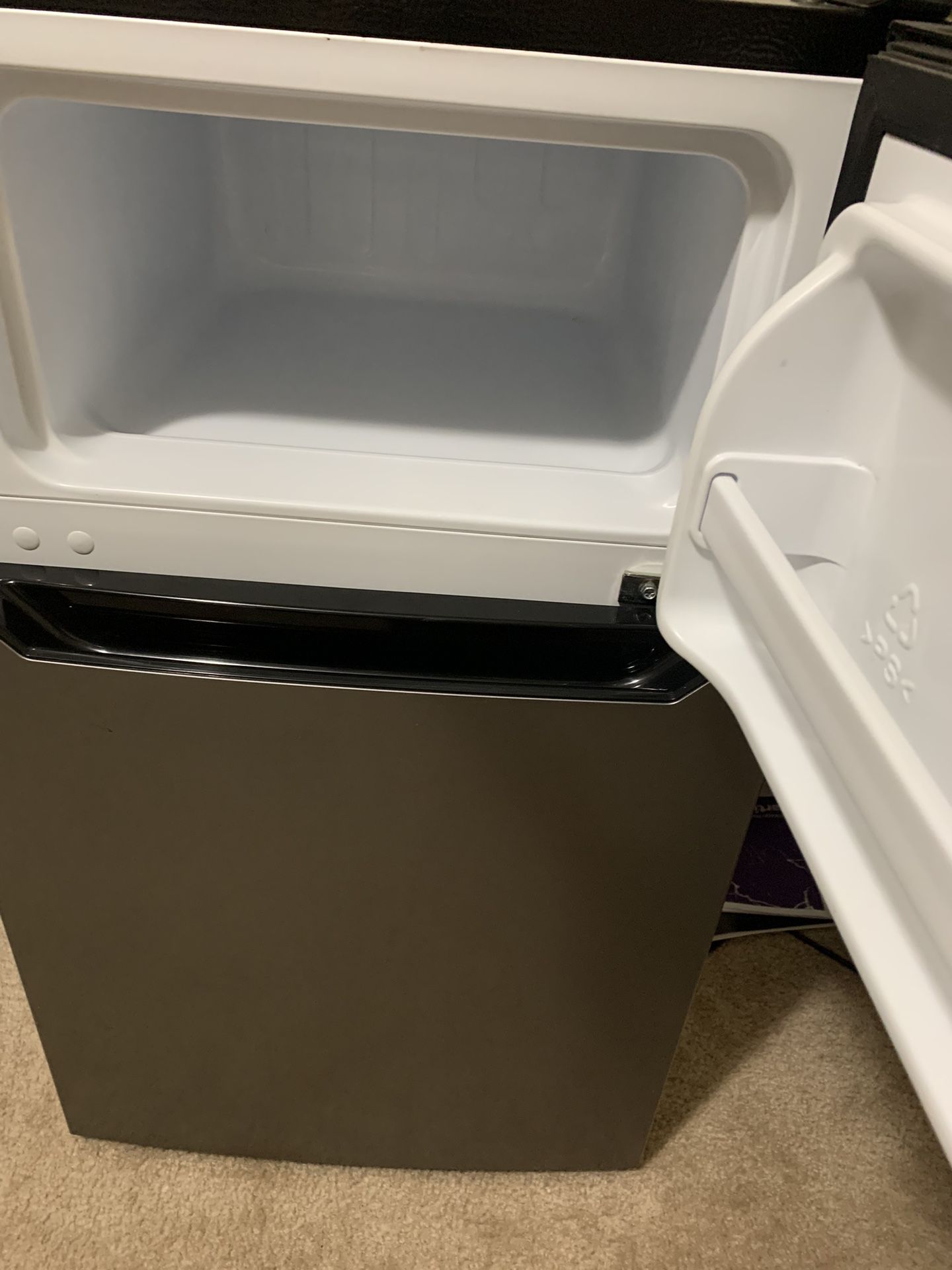 Hisense Mini-fridge