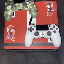 PS4 With 2 Controllers