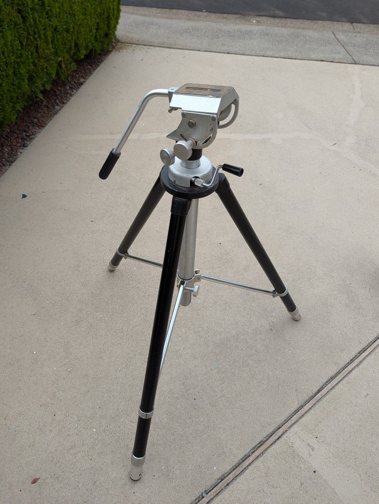Heavy Duty Camera Tri Pod