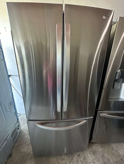 LG French Door Fridge – Stainless, Bottom Freezer, Clean