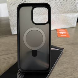 Torras O Stand / MagSafe Case : iPhone 16 Pro Max 