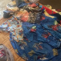 Marvel Bedding 6 Piece  twin Size  $15