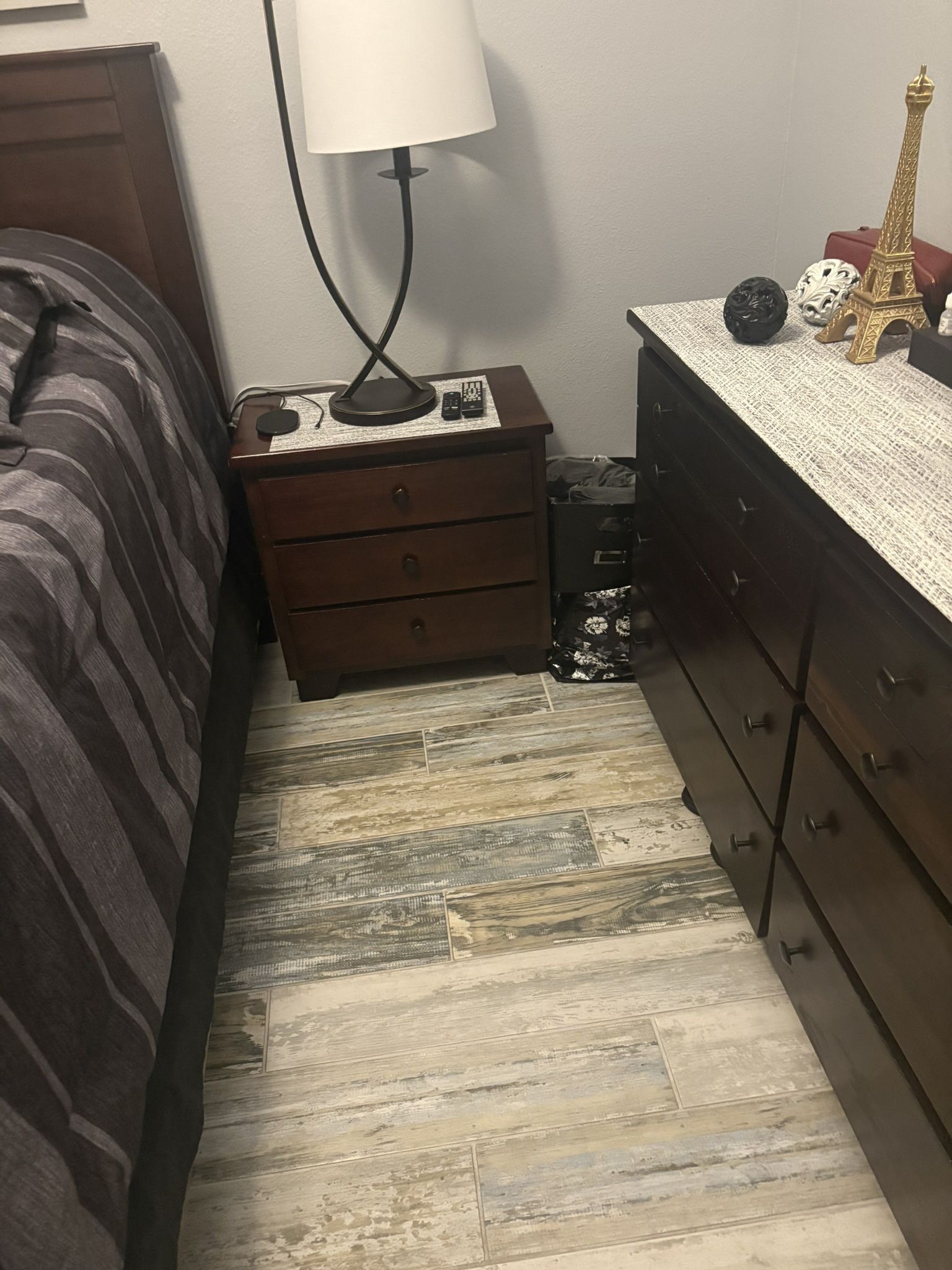 Queen Bedroom Set Including Mattress