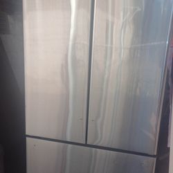 BRAND NEW LARGE STAINLESS STEEL FRENCH DOOR REFRIGERATOR -HANDLES INCLUDED