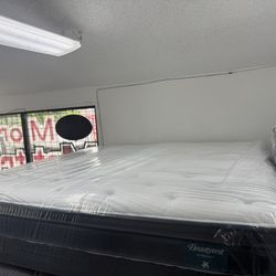 KING SIZE SIMMONS BEAUTYREST HARMONY PILLOW TOP MATTRESS & BOX SPRINGS BED SET