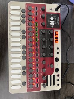 Sonicware LIVEN LoFi-12 Groovebox / Sampler - Like New