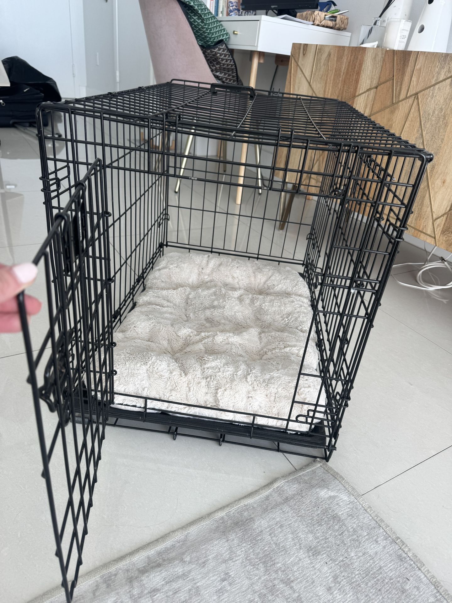 Medium/Large Dog Crate - collapsible with two doors