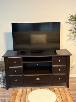 TV Stand/Entertainment Center/ Sideboard