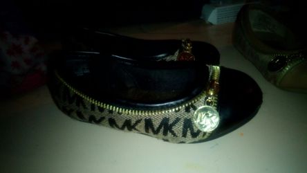 MK (Michael Kors) size 6c