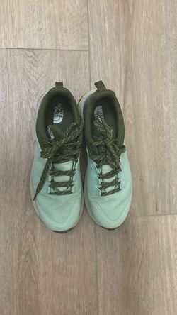 Women’s North Face 9.5 sneakers