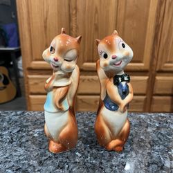 Vintage Rare Ceramic 1950’s Squirrel pair of salt and pepper shakers. Size approximately6 1/2 inches tall and 2 1/4 inches wide. Brand Norcrest .