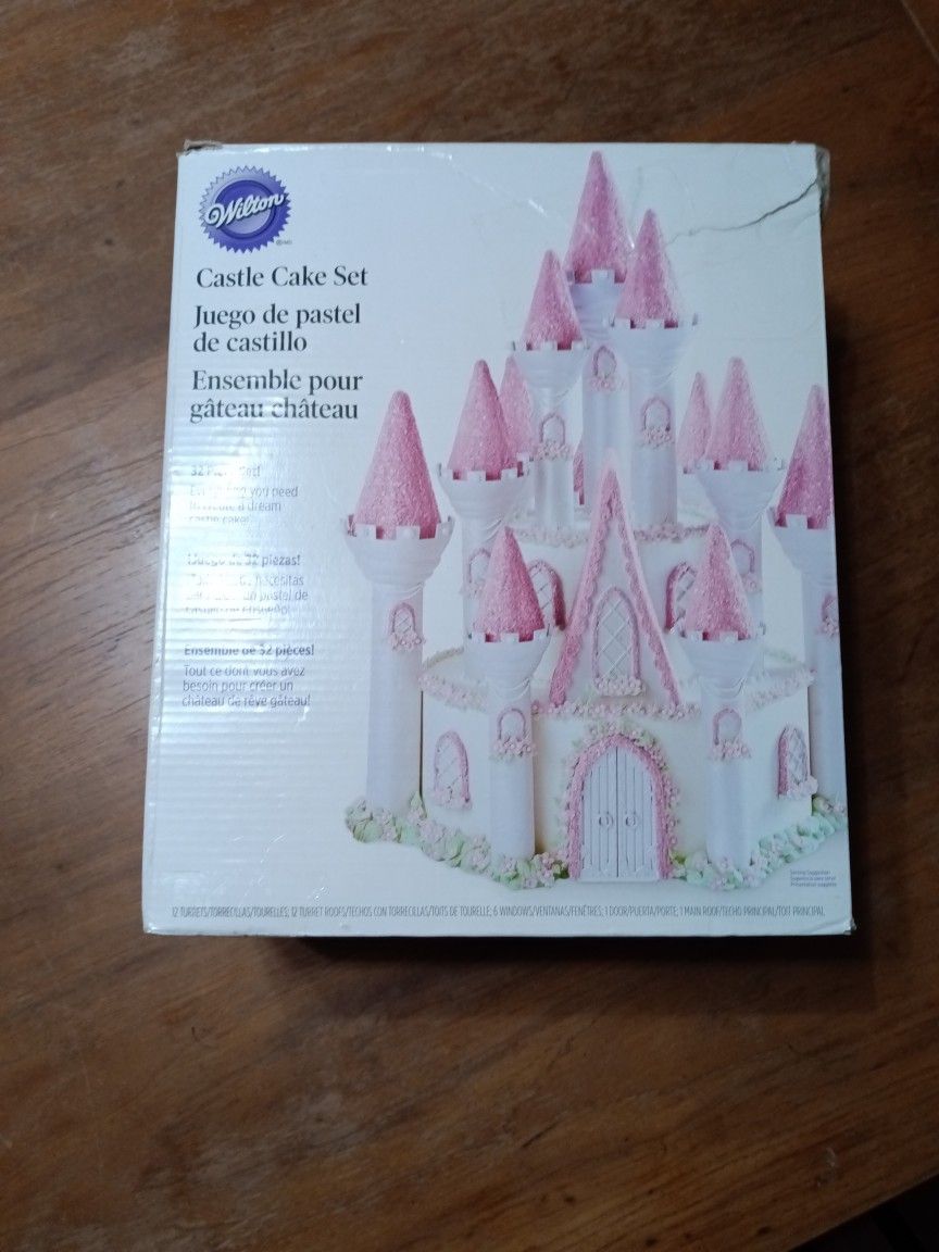 Wilton Castle Cake Set 32 Piece