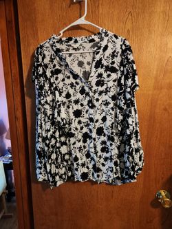 Beautiful long sleeve size 26/28 women's plus shirt